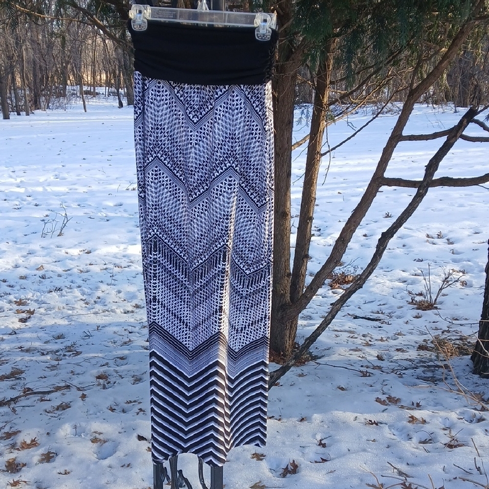 APT.9  Graffic Maxi Skirt Sz S